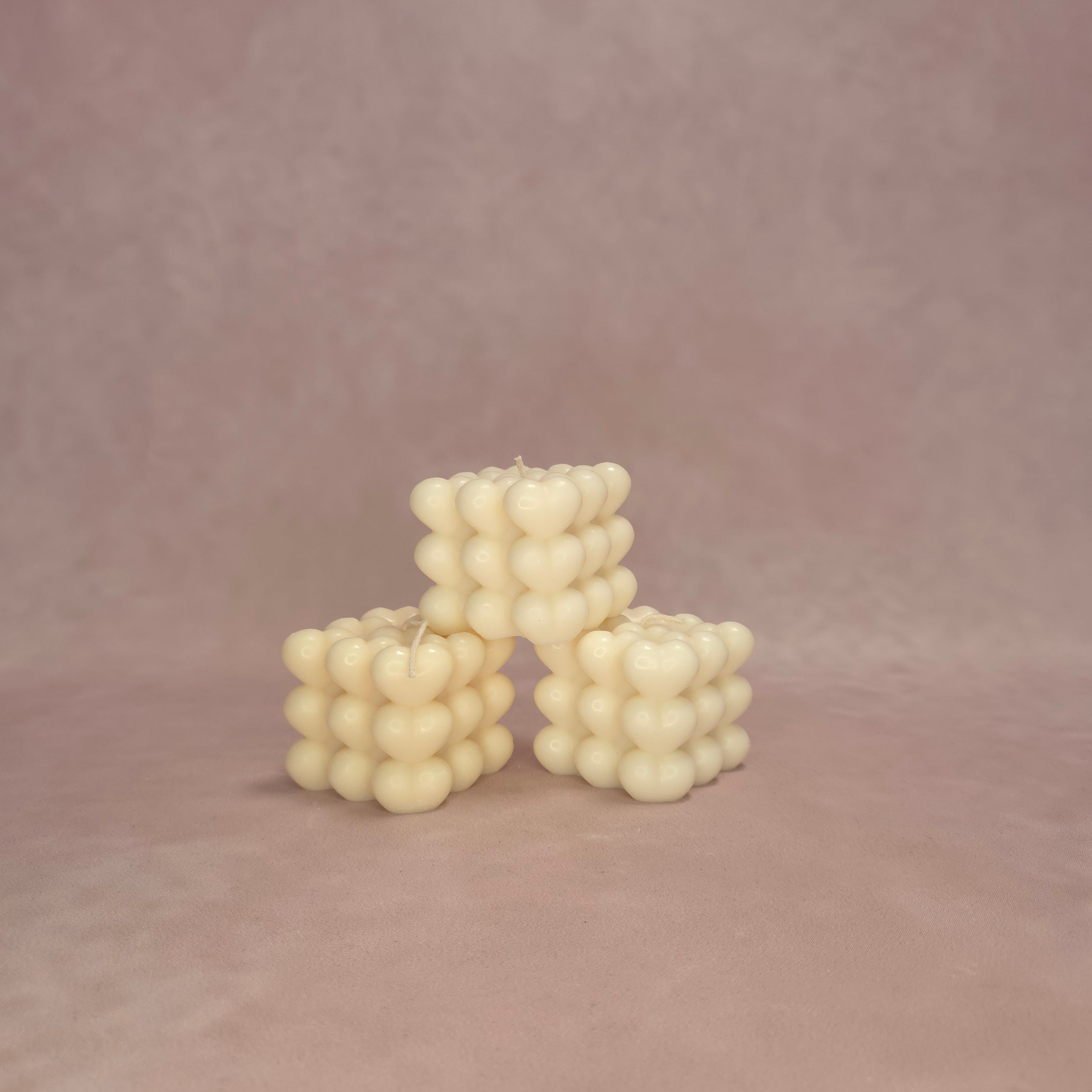 Handgegossene Kerze "Bubble Heart" aus Sojawachs