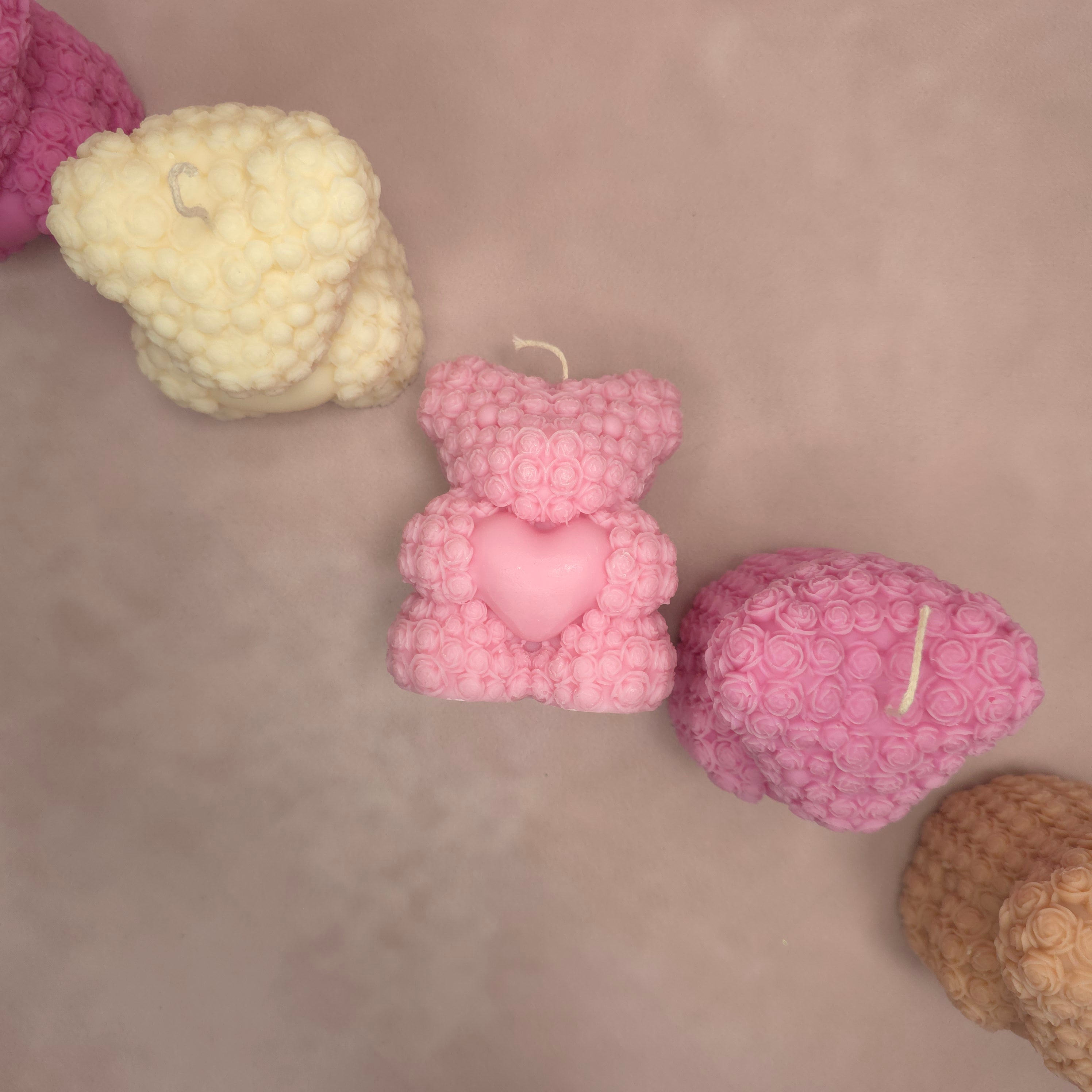 Handgegossene Kerze "Teddy" aus Sojawachs - Valentinstag Edition