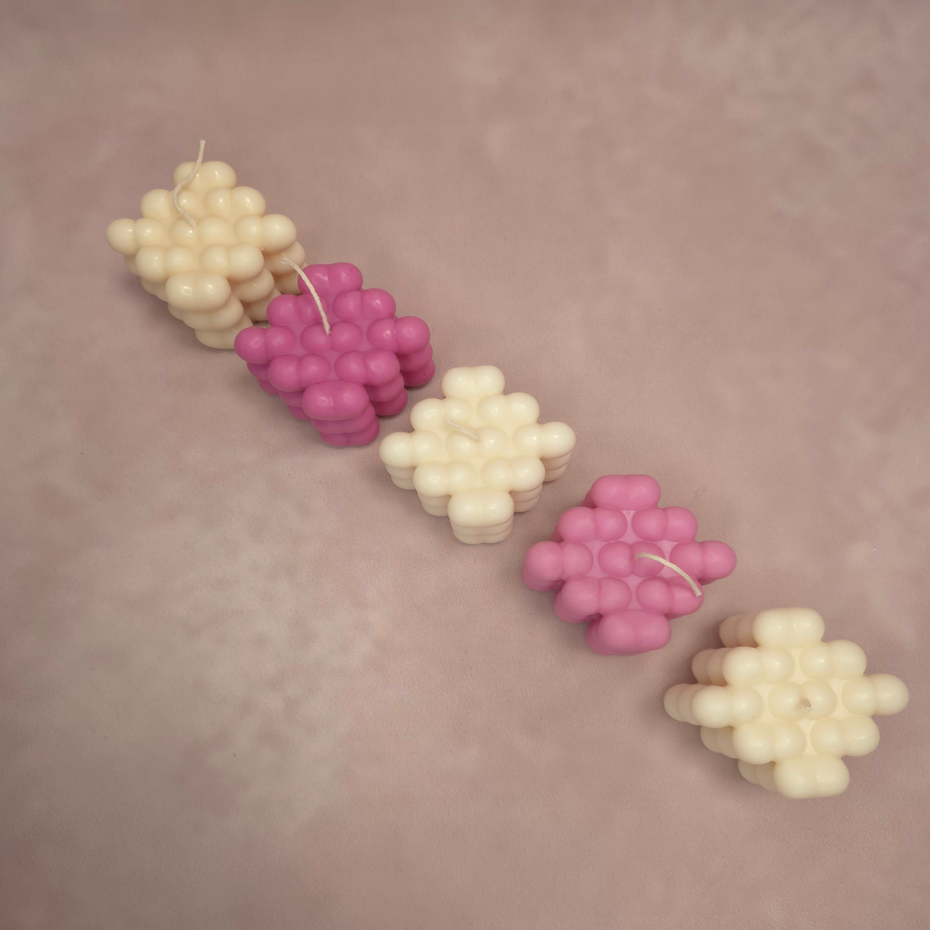 Handgegossene Kerze "Bubble Heart" aus Sojawachs - Valentinstag Edition