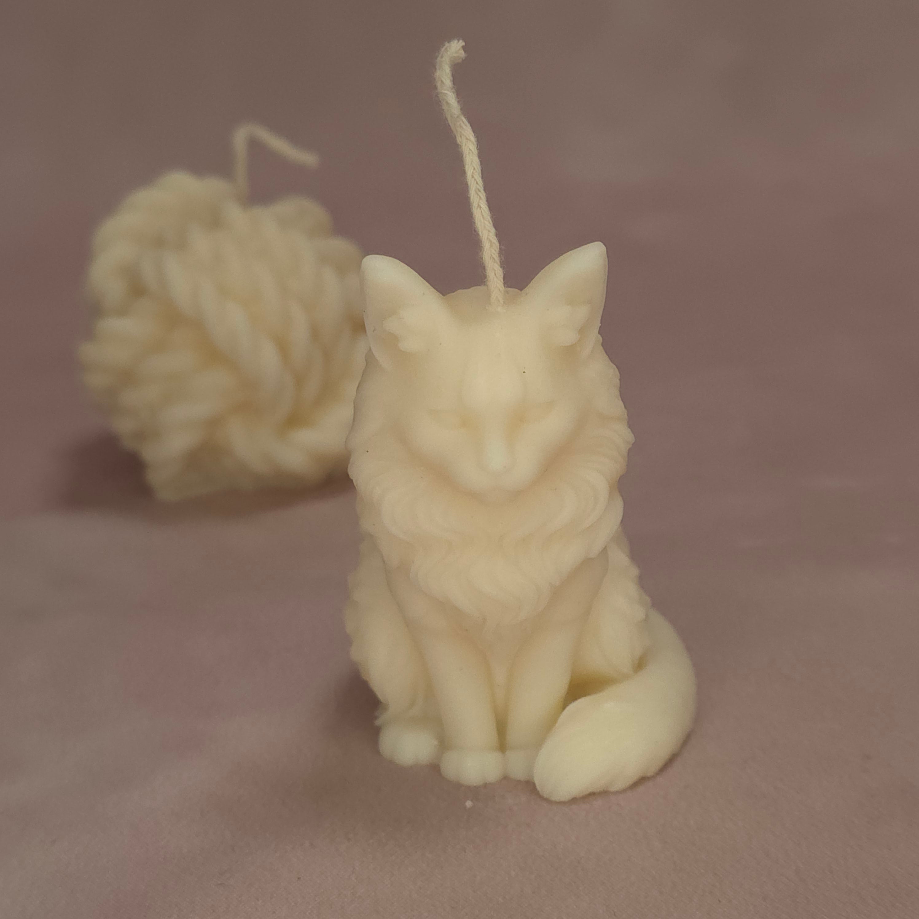 Handgegossene Kerzen "Katze mit Wolle" aus Sojawachs - 2er Set