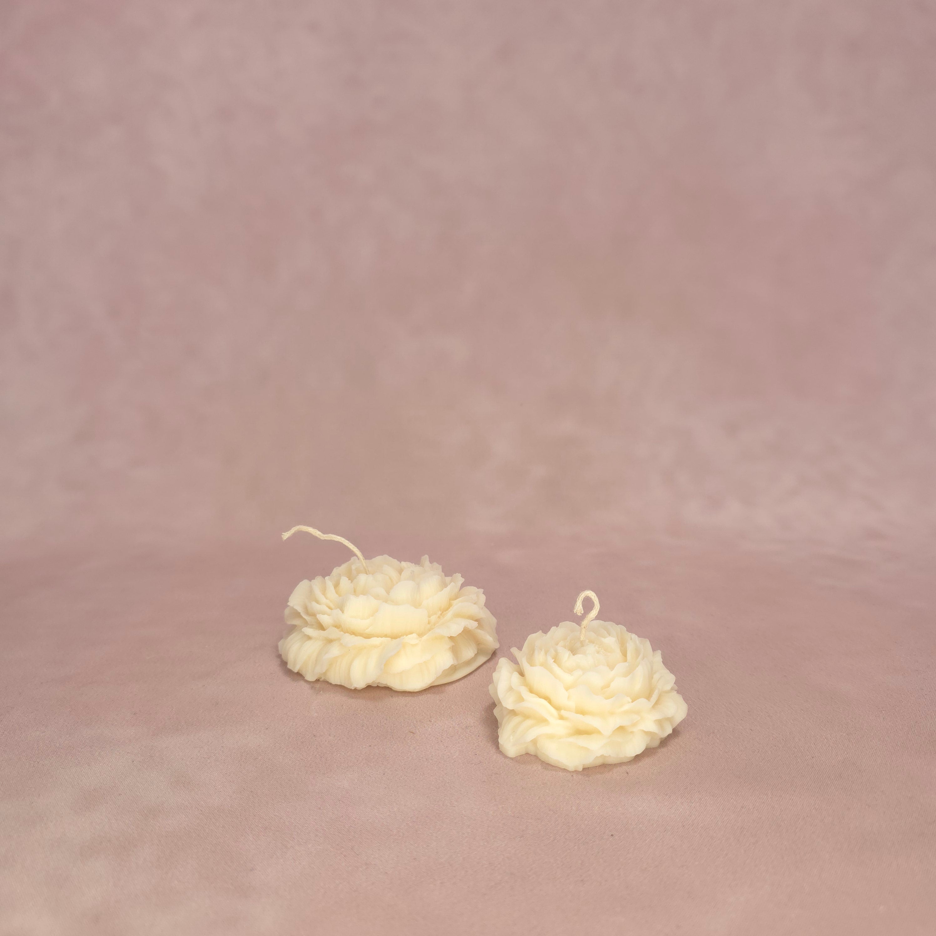 Handgegossene Kerze "Pfingstrosen" aus Sojawachs - 2er Set