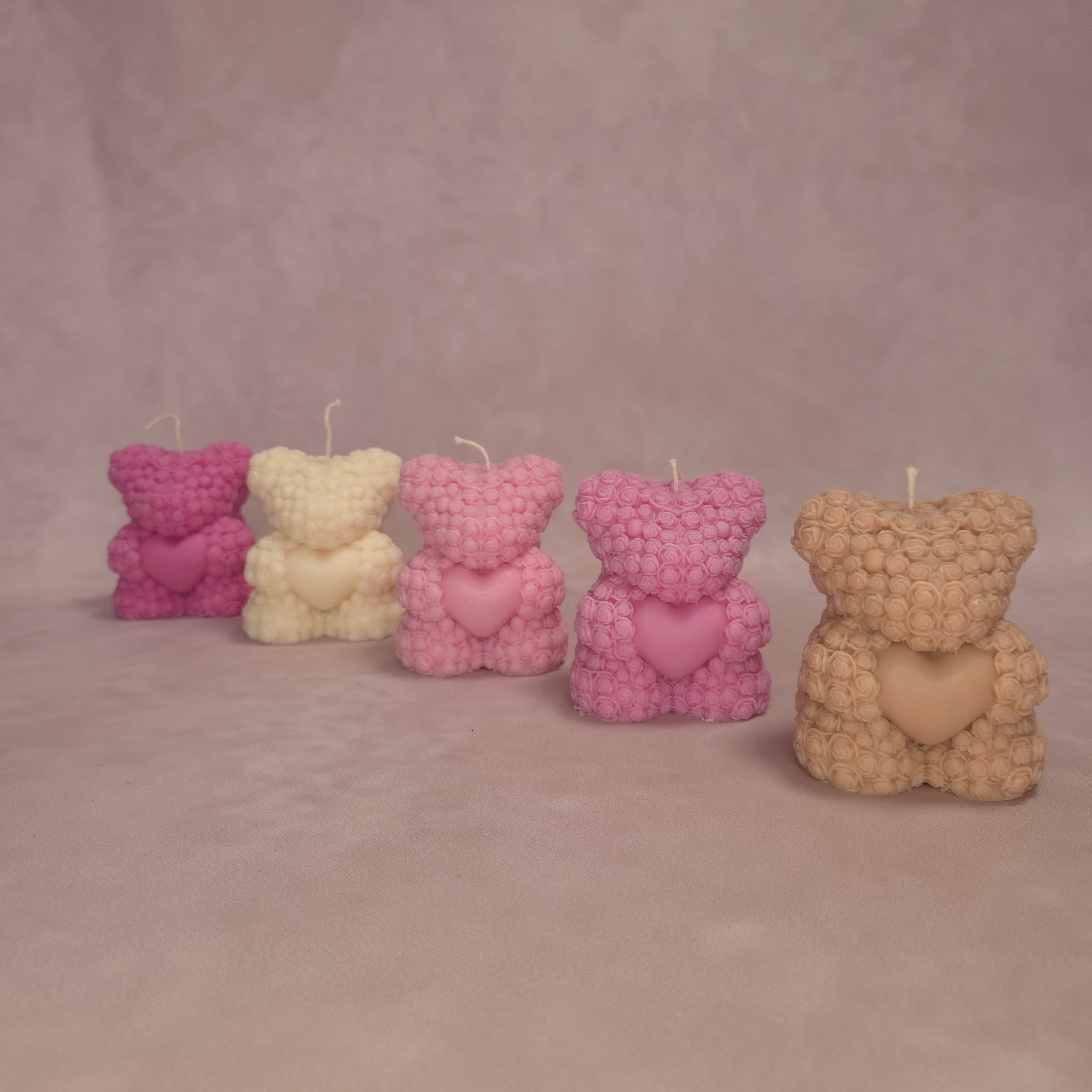 Handgegossene Kerze "Teddy" aus Sojawachs - Valentinstag Edition