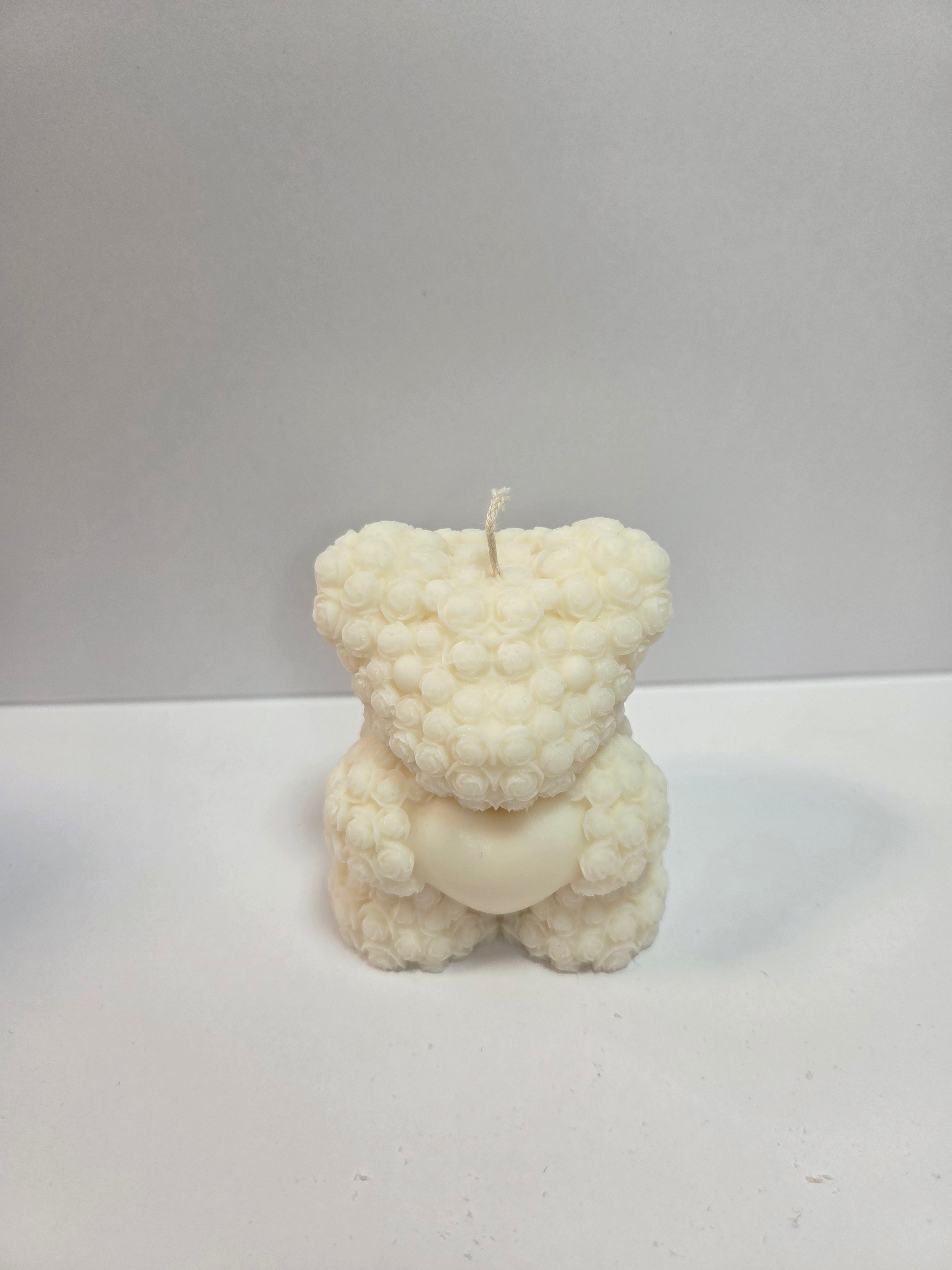 Teddybär-Kerze mit Rosenstruktur