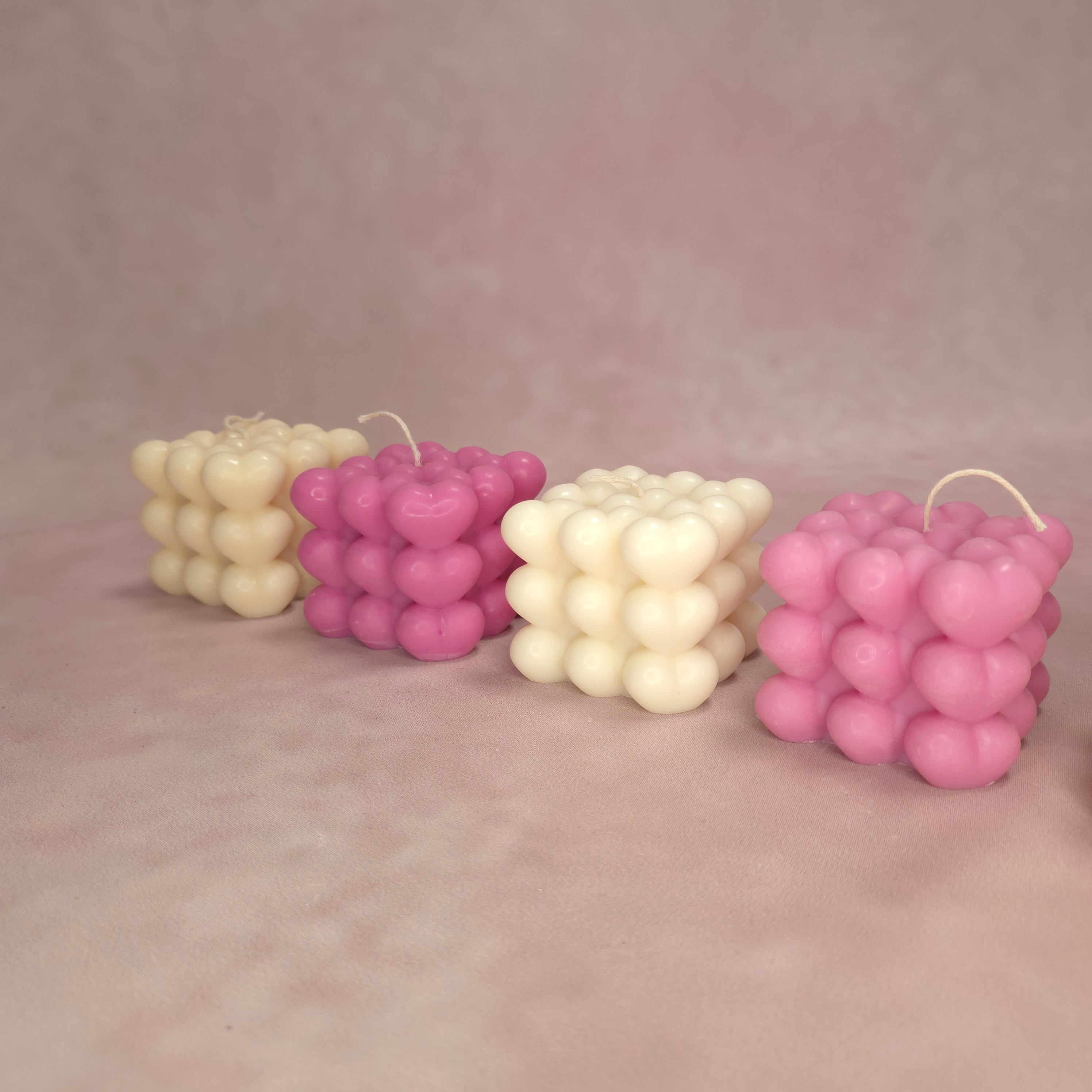 Handgegossene Kerze "Bubble Heart" aus Sojawachs - Valentinstag Edition