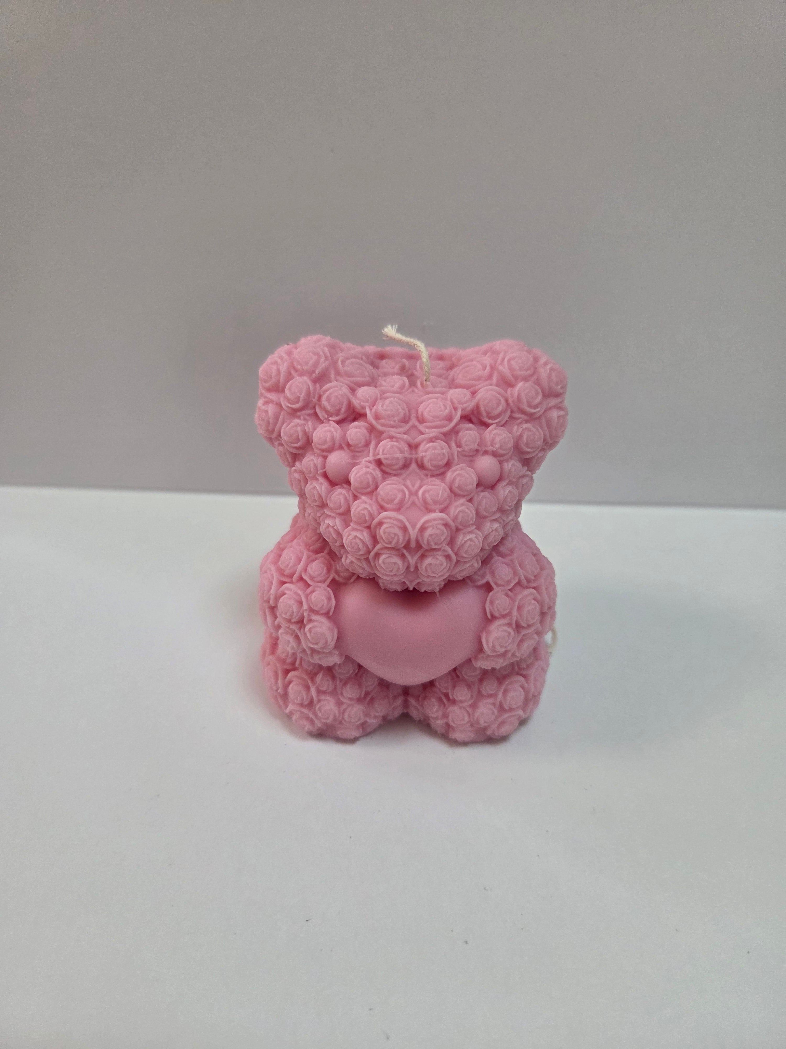 Teddybär-Kerze mit Rosenstruktur