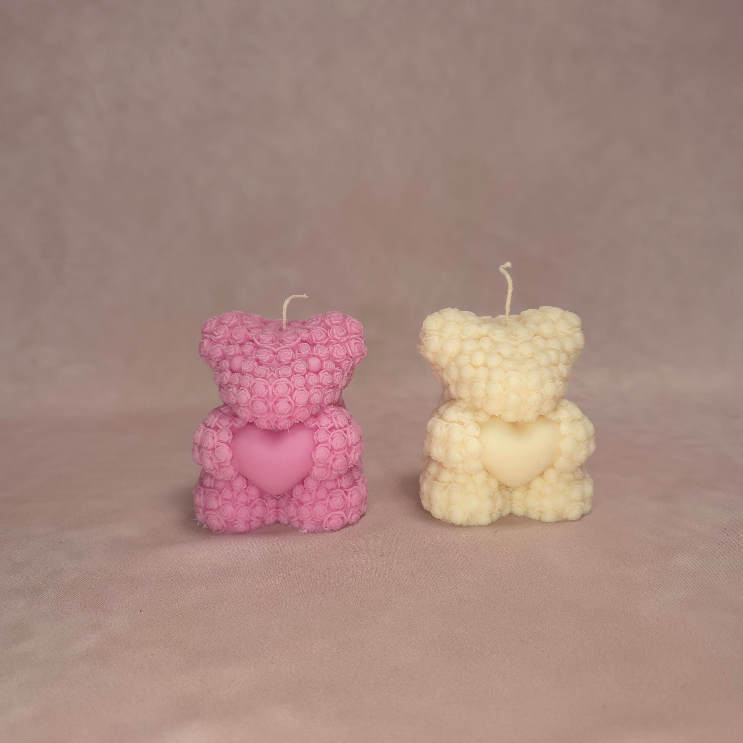 Handgegossene Kerze "Teddy" aus Sojawachs - Valentinstag Edition