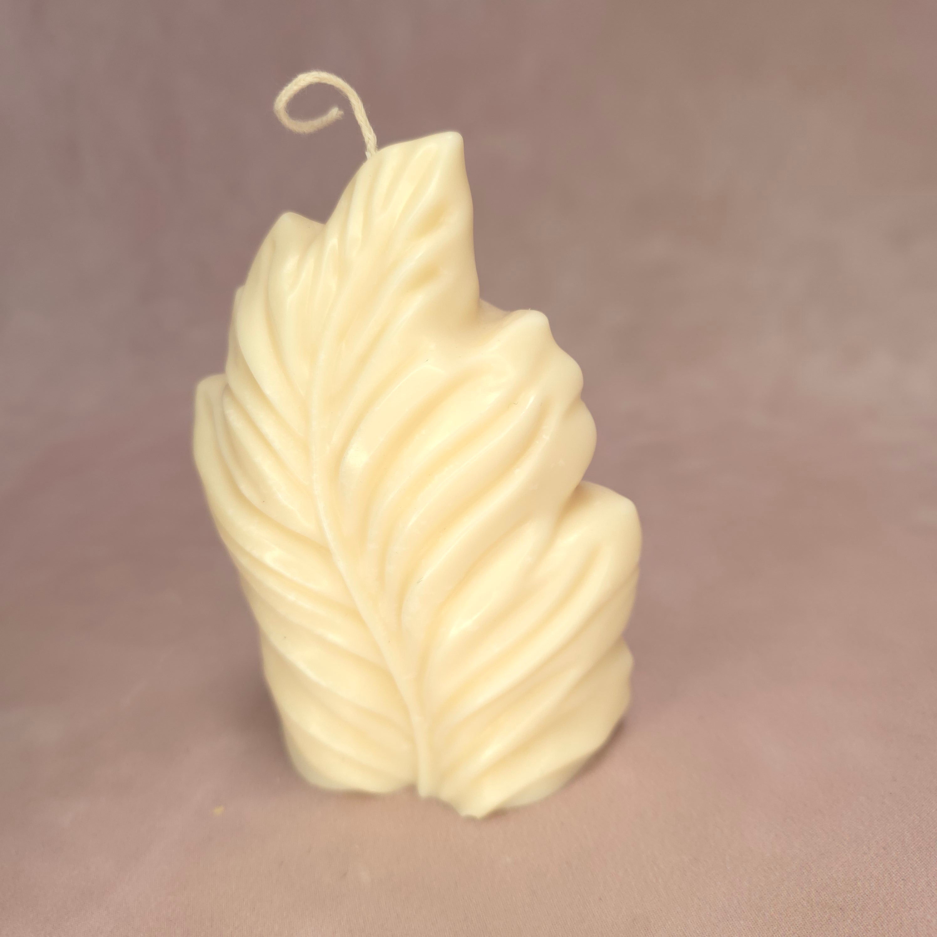 Handgegossene Kerzen "Blatt" aus Sojawachs